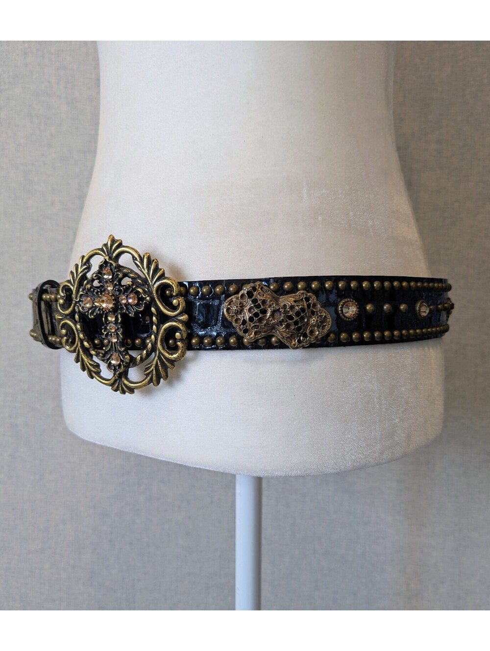 Vintage 90s Leatherrock gothic Victorian style studded cross leather belt - Picture 2 of 8
